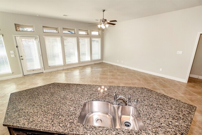 Building Photo - 2911 River Flower Ln