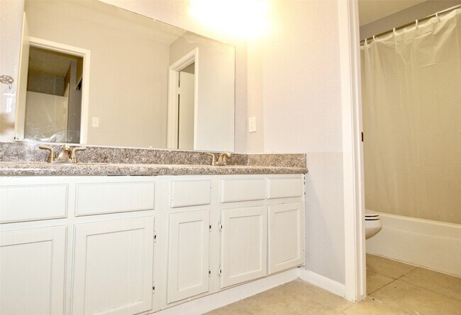 Building Photo - 2126 Highland Hills Dr