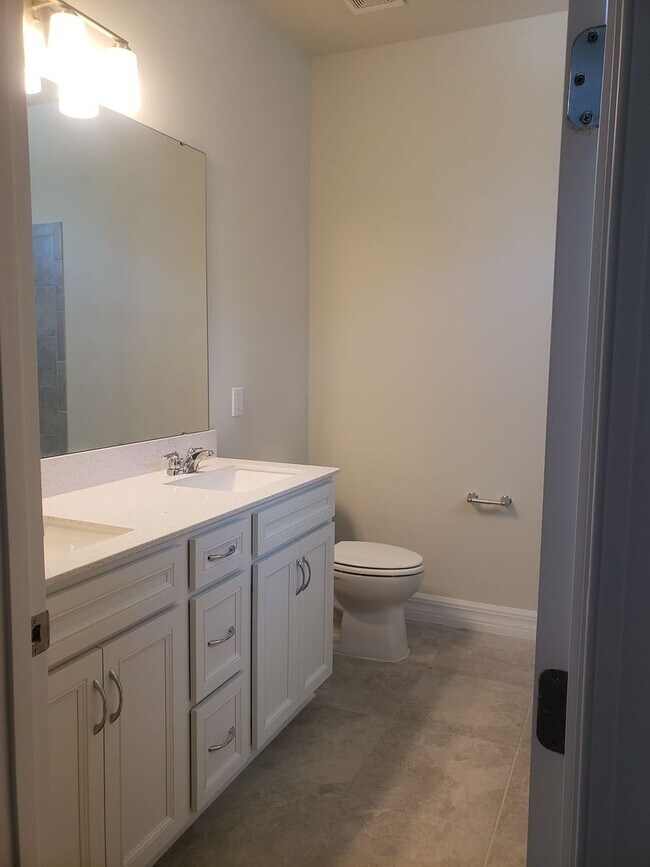 Building Photo - Spacious Cagan Crossings Home!