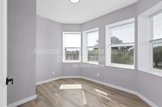 Building Photo - 5931 Maple Ave