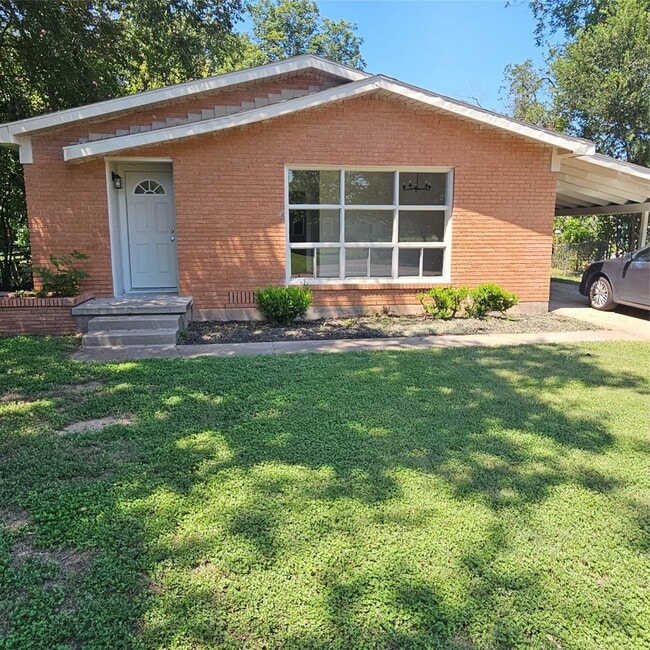 Primary Photo - 520 Faulkner Ln