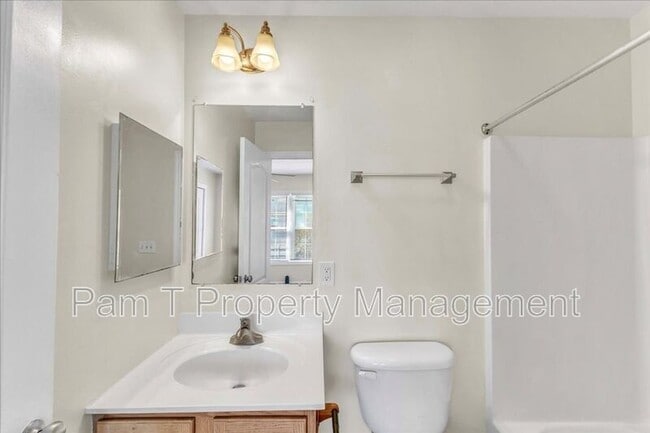 Building Photo - 1304 Dieter St
