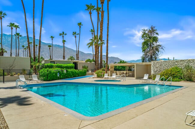 Building Photo - 215 Desert Lakes Dr