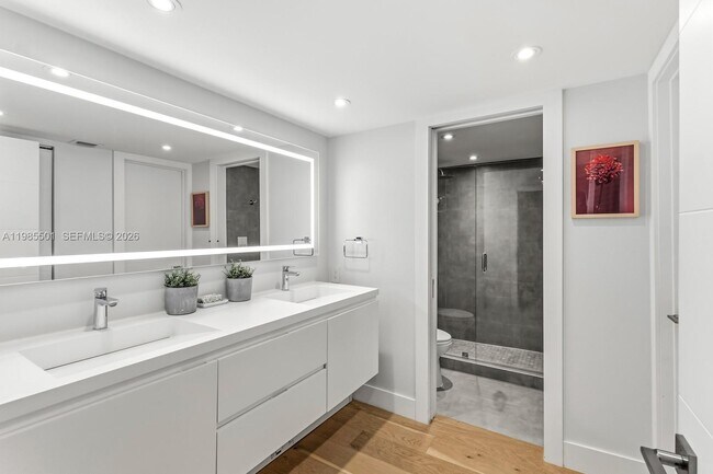 Building Photo - 1111 Crandon Blvd