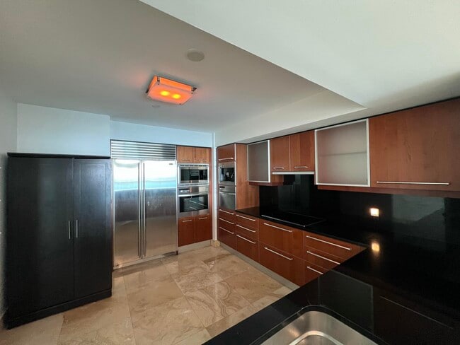 Building Photo - 1331 Brickell Bay Dr