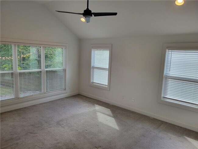 Building Photo - 1740 Madrona St NW