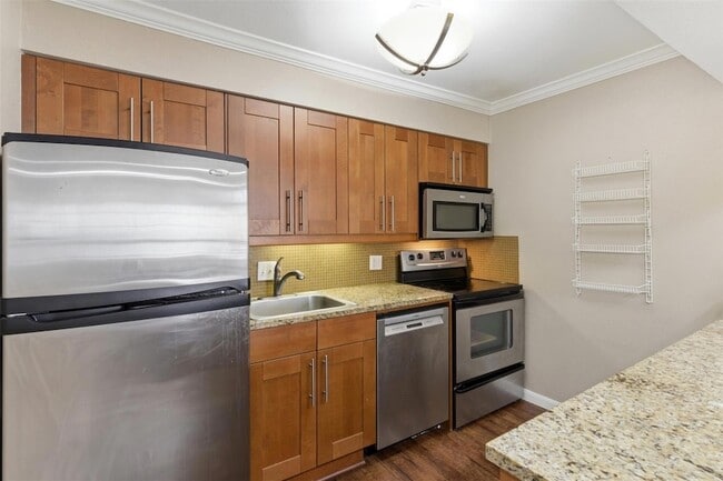 Building Photo - 7685 Northcross Dr