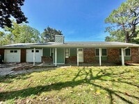 Building Photo - 627 Sea View Dr