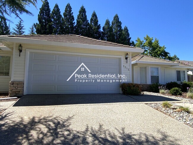 Building Photo - Spacious 3bd/2ba Auburn Home With Bonus Ro...