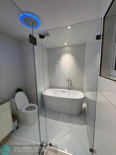 Building Photo - 327 Lancaster St