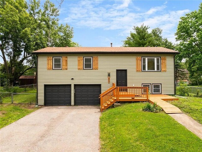 Primary Photo - 804 S Montclaire Dr