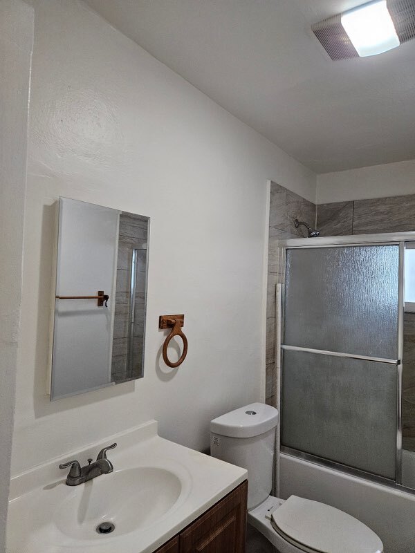 Building Photo - 830 E 20th St