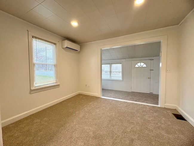 Building Photo - 2 Bedroom 1 Bathroom in Middletown!