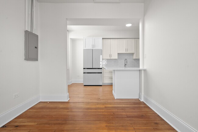 Building Photo - 4541 S Forrestville Ave
