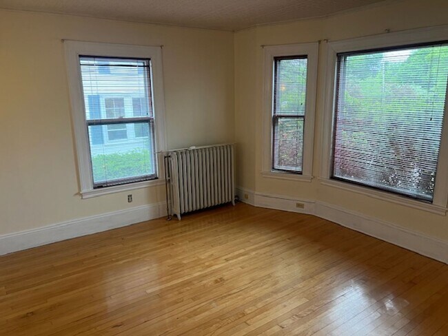 Building Photo - 66 Main St