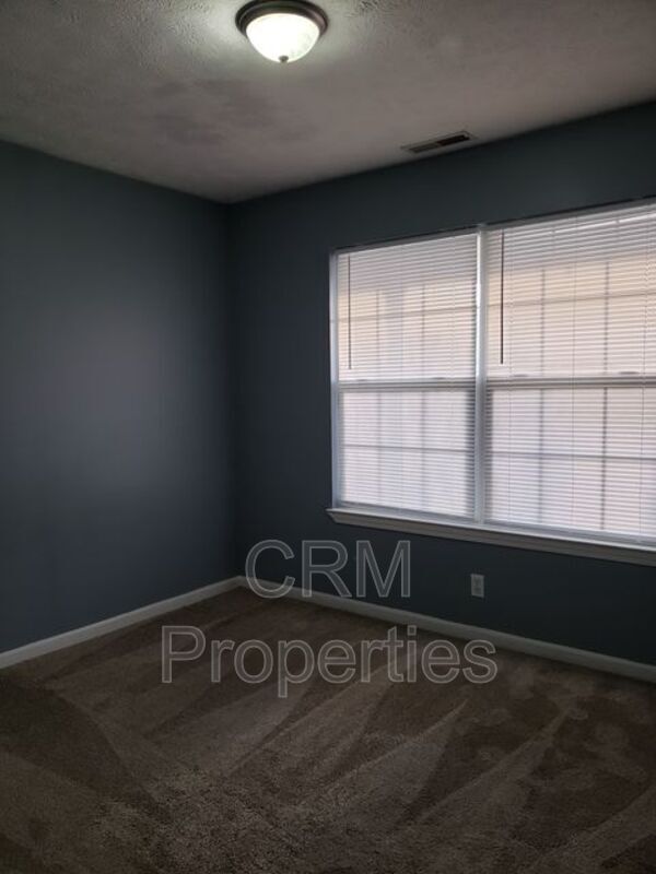 Building Photo - 204 Ariel Ct