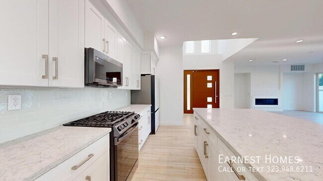 Building Photo - 8444 Camelia Ct