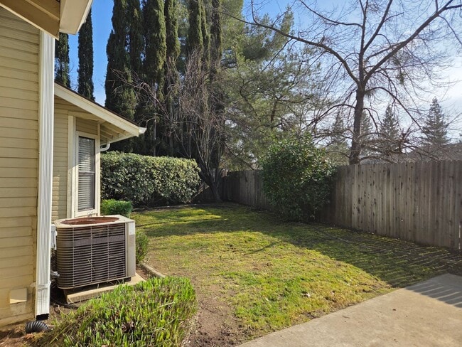 Building Photo - Super clean! 3 Bdrm, 2 Bath near Lembi Park