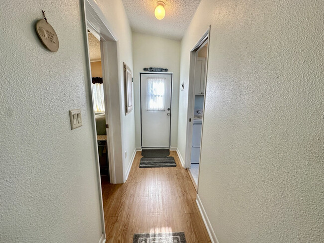 Building Photo - 564 Nettles Blvd
