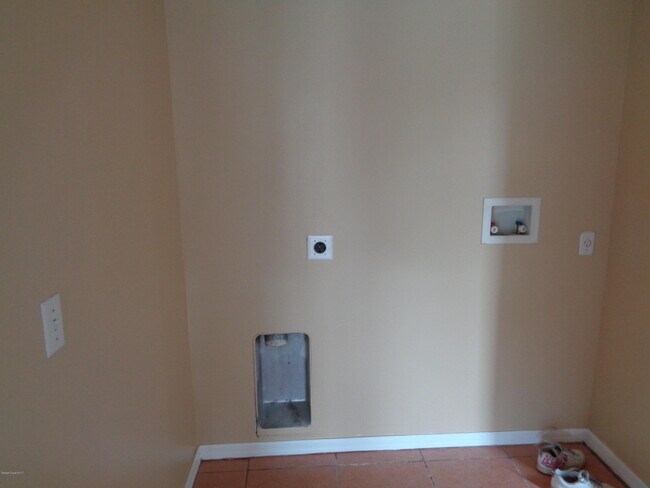 Building Photo - 1677 Sawgrass Dr SW