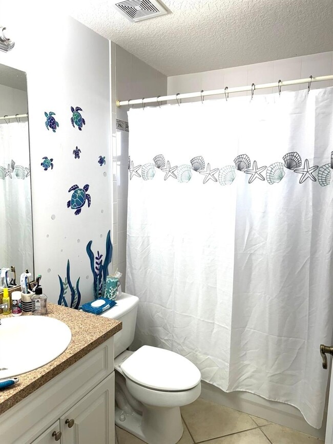 Building Photo - 4942 Dillon St