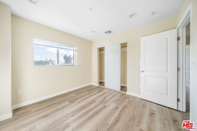 Building Photo - 1002 E 33rd St