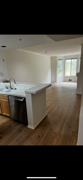 Building Photo - 320 Caldecott Ln