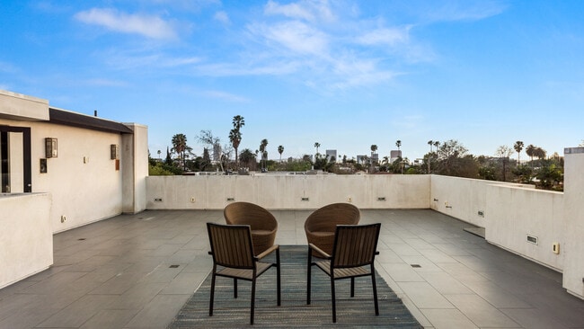 Building Photo - 623 N Edinburgh Ave