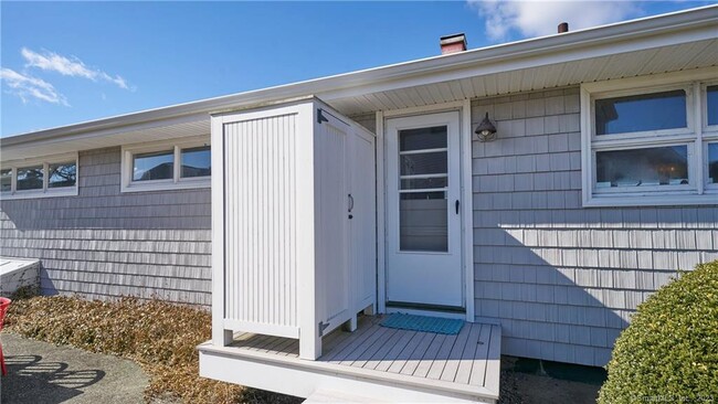 Building Photo - 105 Sound Breeze Ave