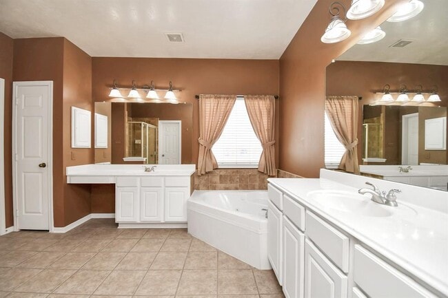 Building Photo - 2523 Sunstone Ln