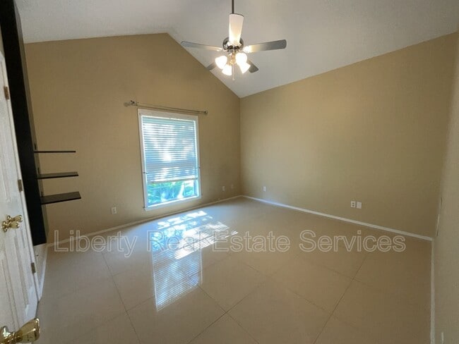 Building Photo - 380 Tremain Dr