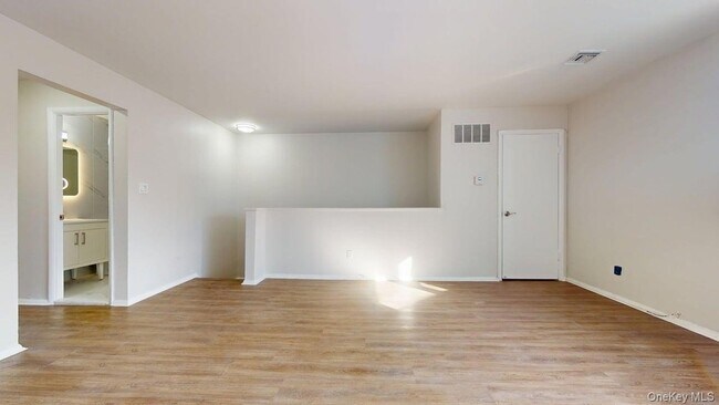 Building Photo - 110-41 62nd Dr