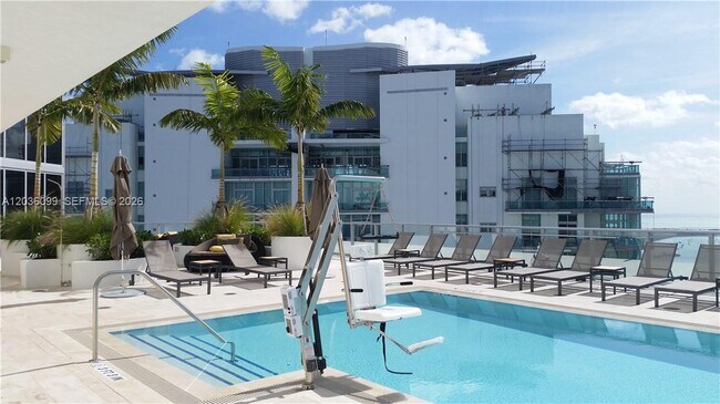 Building Photo - 1300 Brickell Bay Dr