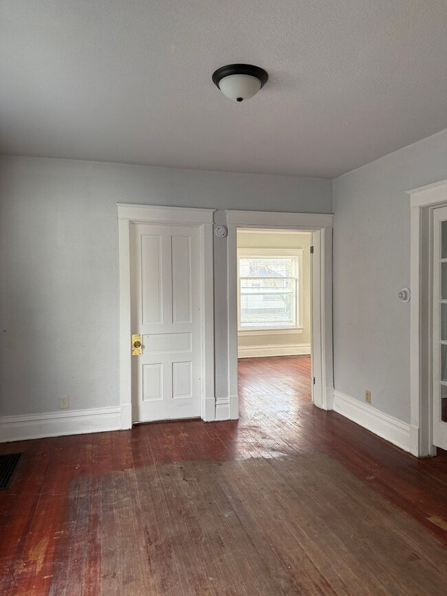 Building Photo - 1305 S 12th St