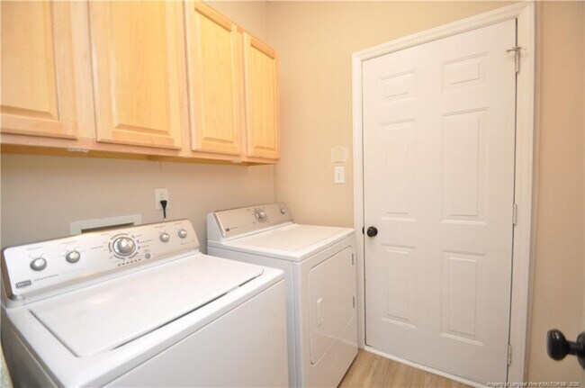 Building Photo - 5633 Yates Garden Ln
