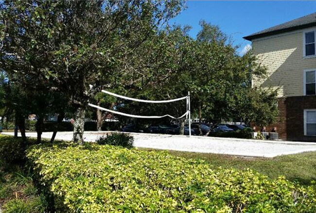 Building Photo - HALF OFF 1ST MONTHS RENT! The Landings 3rd...