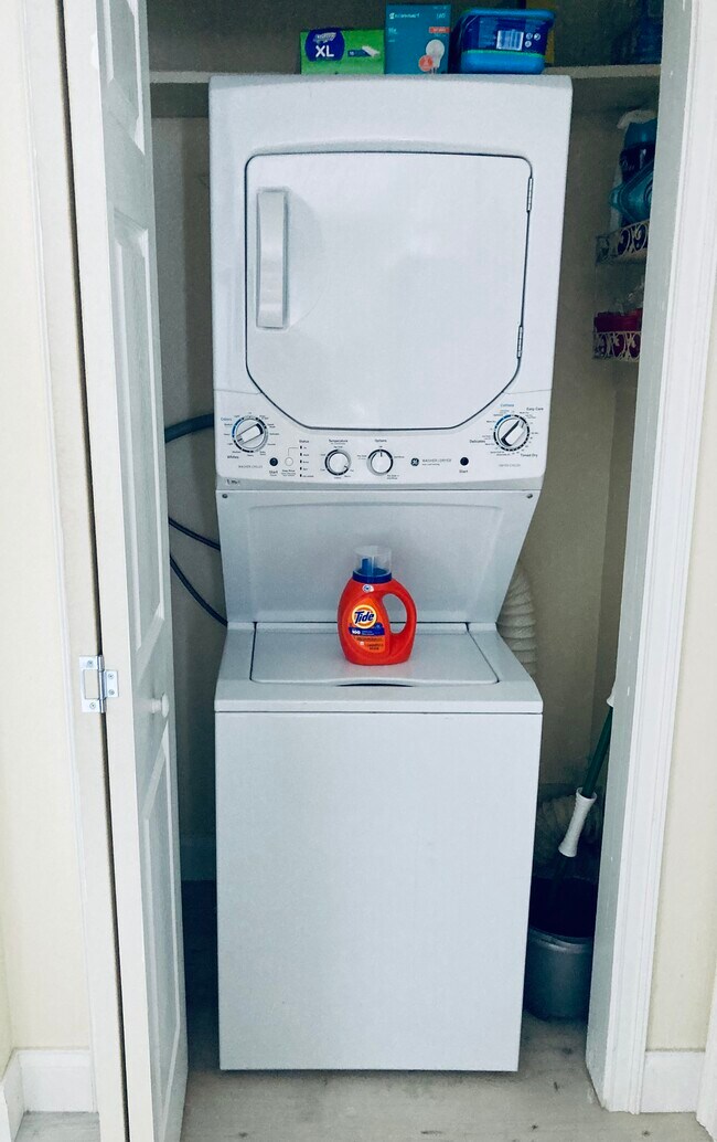 Building Photo - 770 Diplomat Blvd