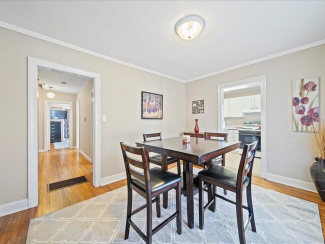 Building Photo - 3701 S Richmond Ave