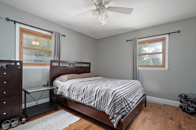 Building Photo - 2422 S Kickapoo Ave