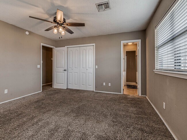 Building Photo - Beautiful 3 bedroom home in the heart of Coweta!