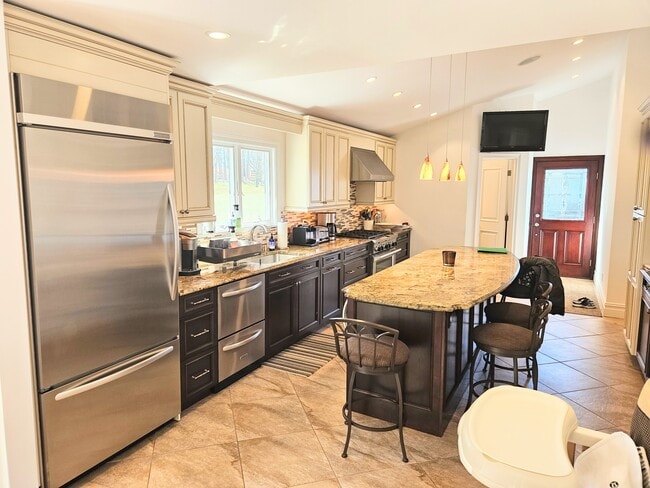 Eat in  Kitchen - 10 Foxwood Ln