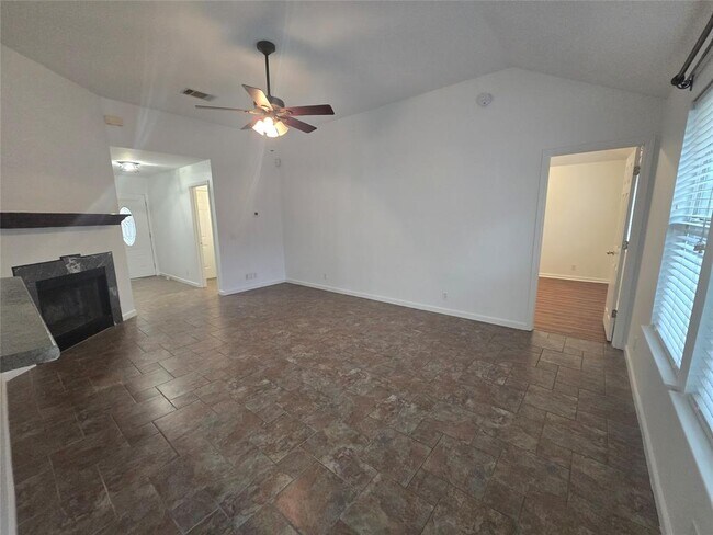 Building Photo - 103 Hummingbird Ct