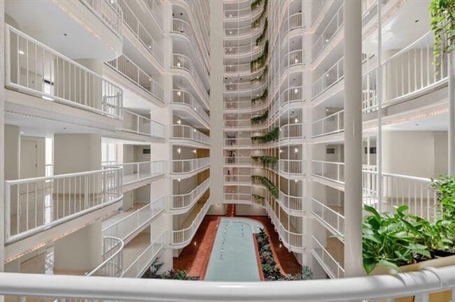 Building Photo - 1717 N Bayshore Dr