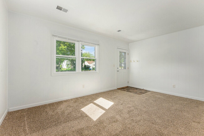 Building Photo - 728 Sunnock Ave