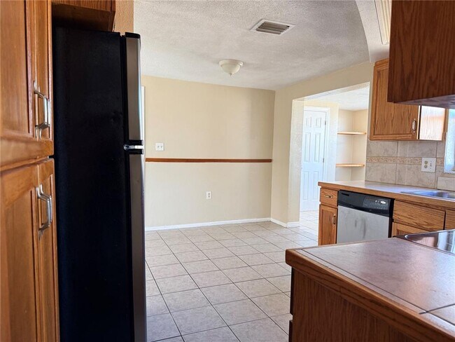 Building Photo - 7303 Deerfield Dr