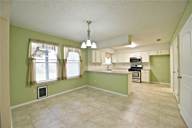 Building Photo - 4604 Pelham Dr