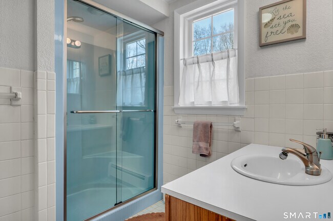 Building Photo - 51 W Lake Ave