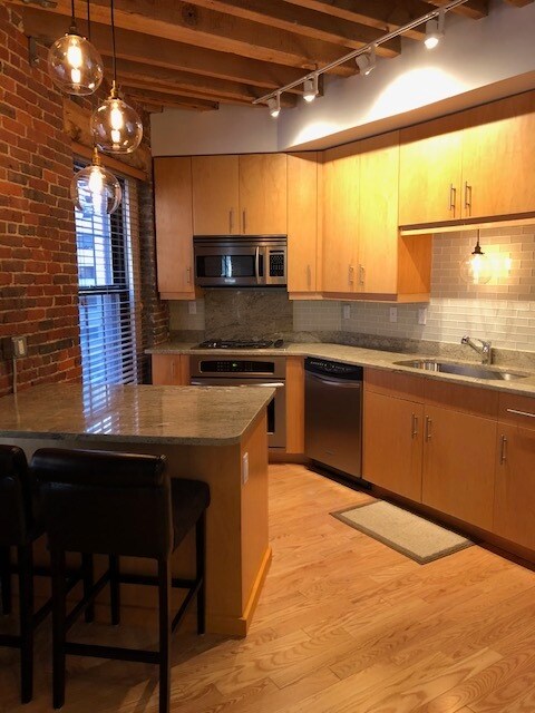 Building Photo - 101 Broad St