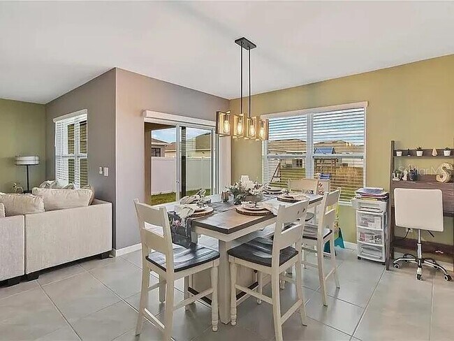 Building Photo - 2585 Ryland Falls Dr