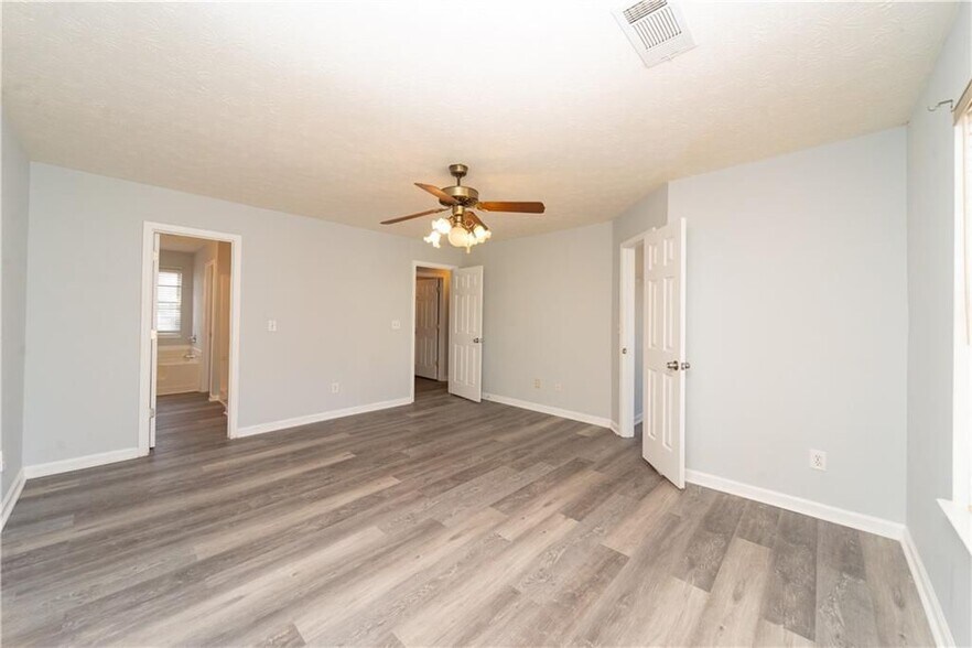 Building Photo - 811 Sugar Oak Ln